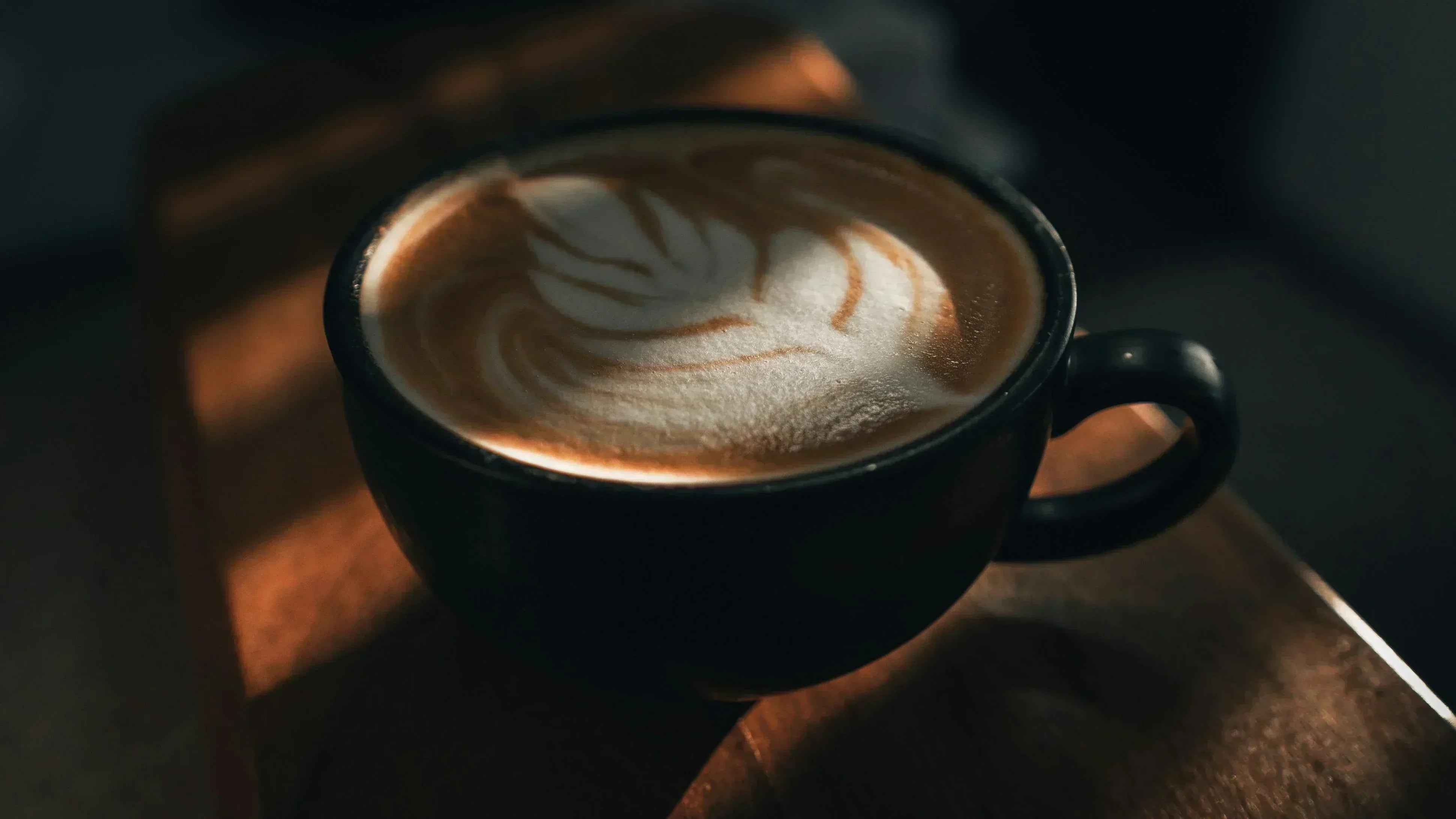How to Steam Milk with Microfoam for Latte Art (2026 Guide): Step-by-Step + Science Explained