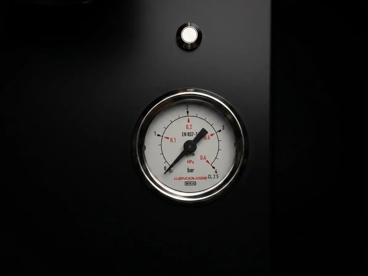 WIKA Wendougee DATA Pressure gauge to give precise reading of the steam pressure inside the steam boiler on a dark background vellutto.eu